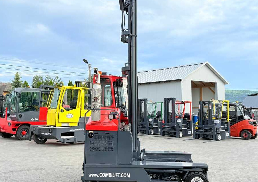 Combilift COMBILIFT C4000 – TRIPLEX 9300 mm – Year 2017 – GAS – FREE LIFT – FORK SIDE SHIFT – CONDITION 5/5 - 4-way reach truck: picture 3 Combilift COMBILIFT C4000 – TRIPLEX 9300 mm – Year 2017 – GAS – FREE LIFT – FORK SIDE SHIFT – CONDITION 5/5 - 4-way reach truck: picture 3