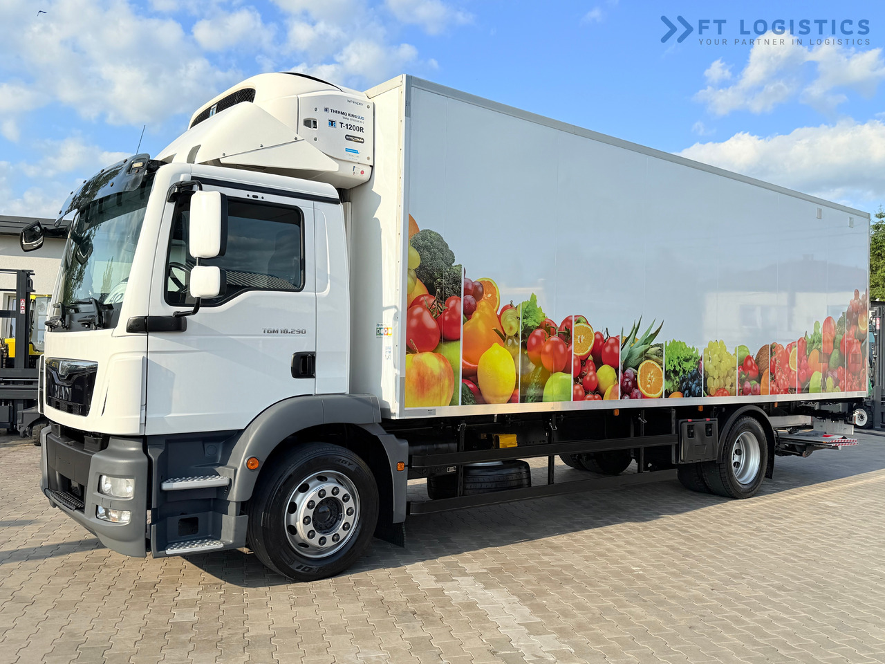 MAN TGM 18.290 / THERMOKING T-1200R / BI-TEMPERATURE / 19 PALLETS / 90% TYRES / EXCELLENT CONDITION / DHOLLANDIA TAIL LIFT / SIDE DOOR / PAYLOAD 8,220 KG - Refrigerator truck: picture 2 MAN TGM 18.290 / THERMOKING T-1200R / BI-TEMPERATURE / 19 PALLETS / 90% TYRES / EXCELLENT CONDITION / DHOLLANDIA TAIL LIFT / SIDE DOOR / PAYLOAD 8,220 KG - Refrigerator truck: picture 2