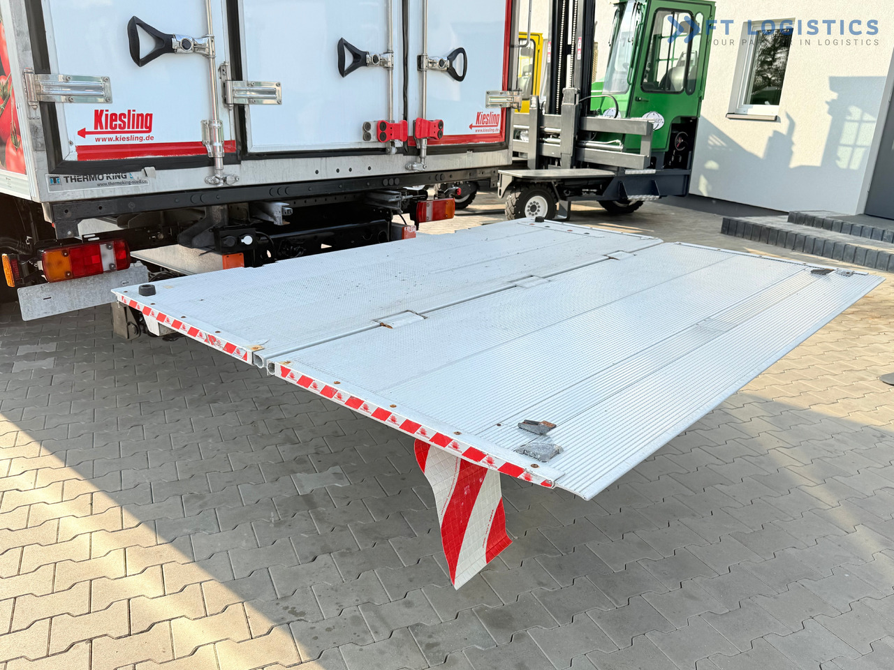 Refrigerator truck for transportation of food MAN TGM 18.290 / THERMOKING T-1200R / BI-TEMPERATURE / 19 PALLETS / 90% TYRES / EXCELLENT CONDITION / DHOLLANDIA TAIL LIFT / SIDE DOOR / PAYLOAD 8,220 KG: picture 38