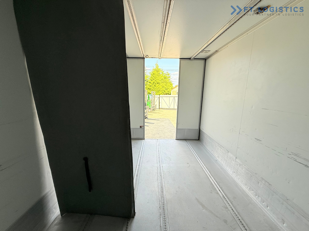 Refrigerator truck for transportation of food MAN TGM 18.290 / THERMOKING T-1200R / BI-TEMPERATURE / 19 PALLETS / 90% TYRES / EXCELLENT CONDITION / DHOLLANDIA TAIL LIFT / SIDE DOOR / PAYLOAD 8,220 KG: picture 34