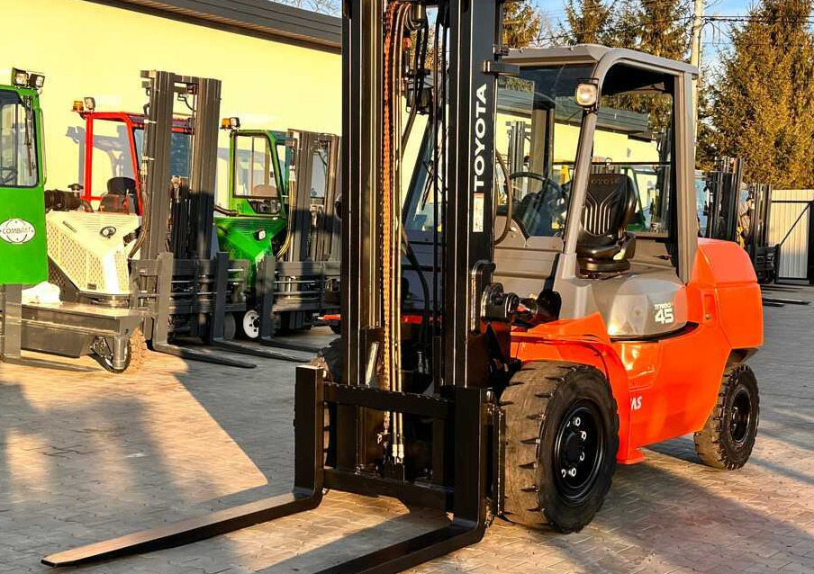 Toyota 42-4FD40 / DIESEL / 4500KG / DUPLEX / FORKS 1400MM / WELL-MAINTAINED - Diesel forklift: picture 2 Toyota 42-4FD40 / DIESEL / 4500KG / DUPLEX / FORKS 1400MM / WELL-MAINTAINED - Diesel forklift: picture 2