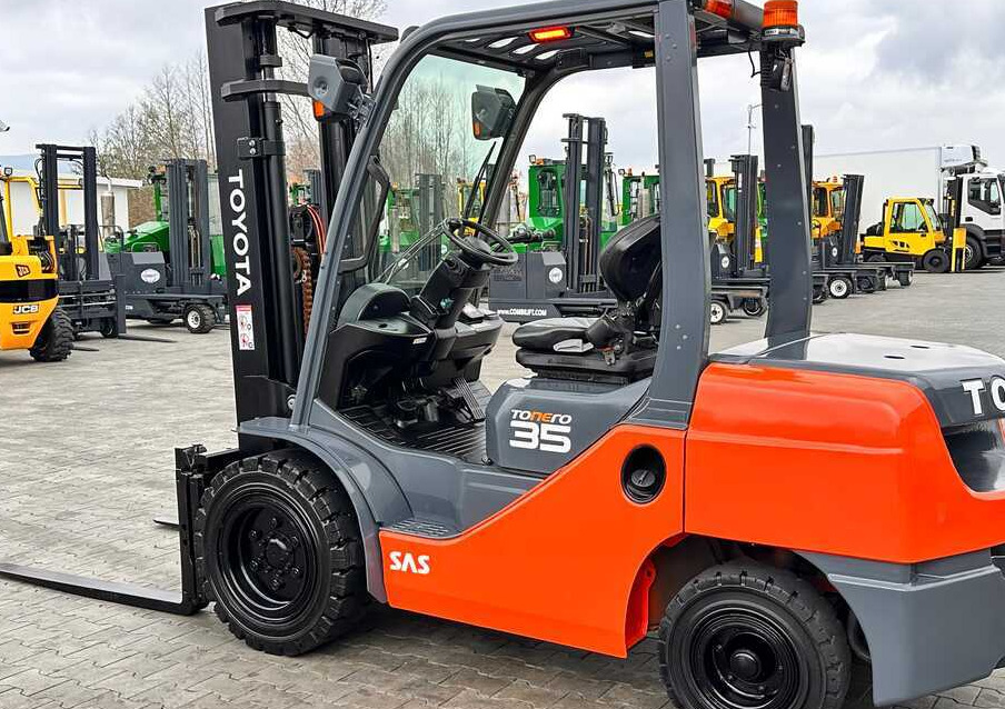 Toyota 52-8FDJF35 / DIESEL / 2016 / ONLY 2,096 HOURS / DUPLEX MAST / LIKE NEW - Diesel forklift: picture 4 Toyota 52-8FDJF35 / DIESEL / 2016 / ONLY 2,096 HOURS / DUPLEX MAST / LIKE NEW - Diesel forklift: picture 4