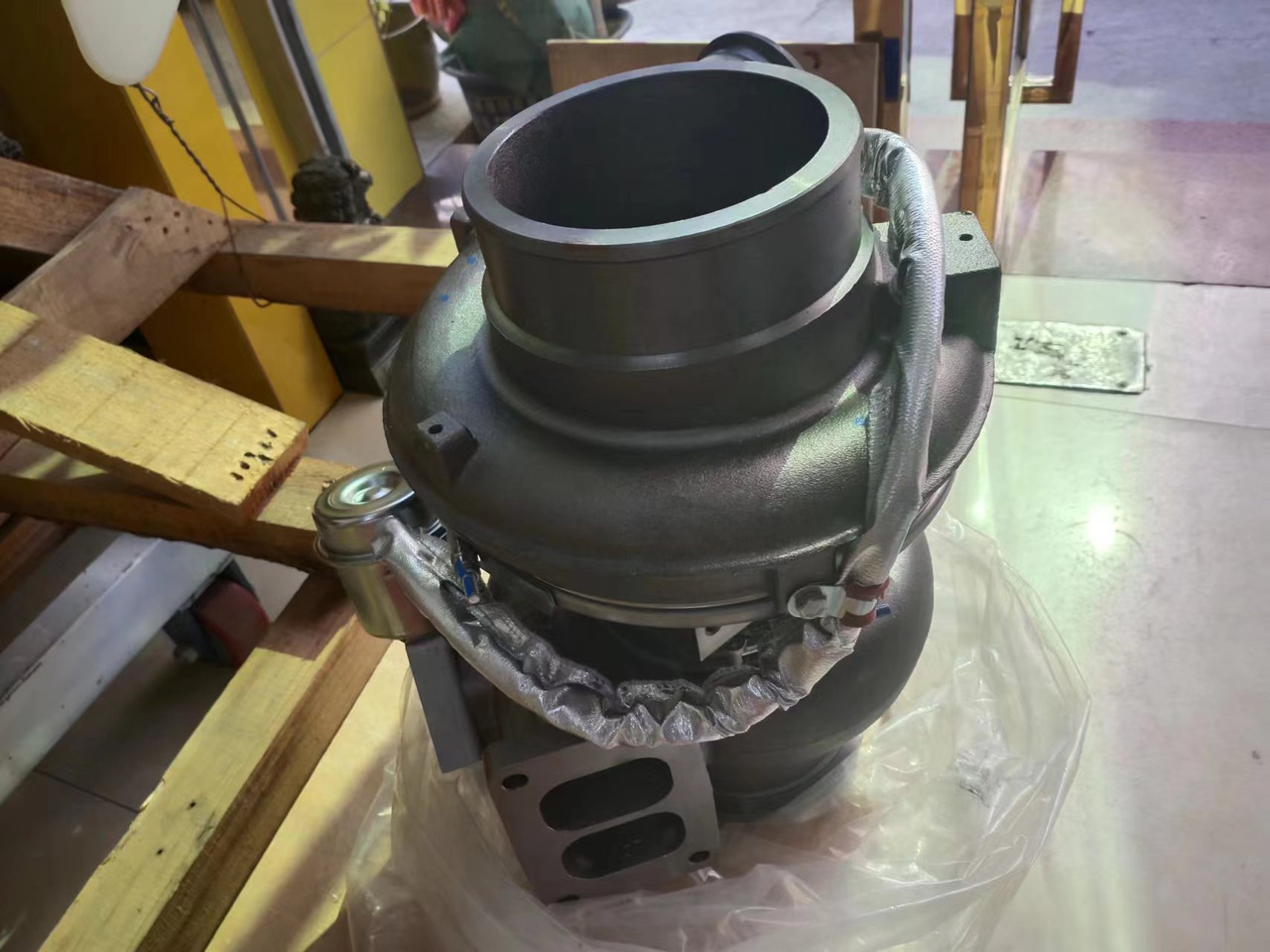 CATERPILLAR 366-0183 - Turbo for Excavator: picture 1 CATERPILLAR 366-0183 - Turbo for Excavator: picture 1