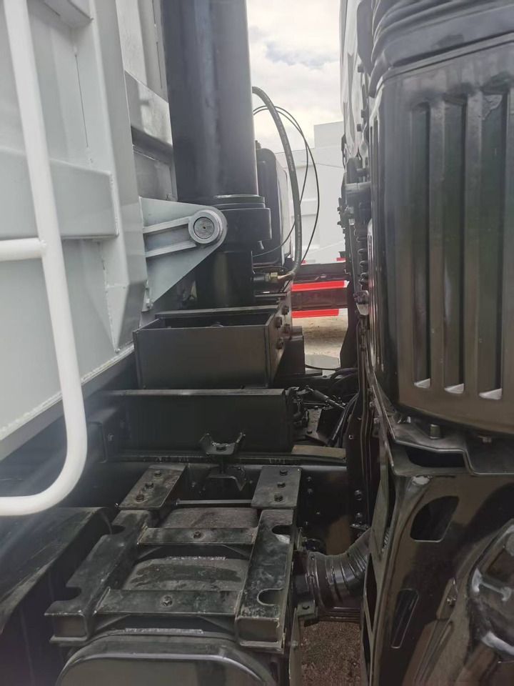 HINO 6×4,10 wheels - Tipper: picture 4 HINO 6×4,10 wheels - Tipper: picture 4