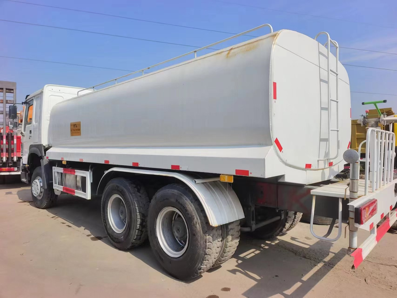 HOWO 6×4 ,20 cubic meters - Tank truck: picture 2 HOWO 6×4 ,20 cubic meters - Tank truck: picture 2