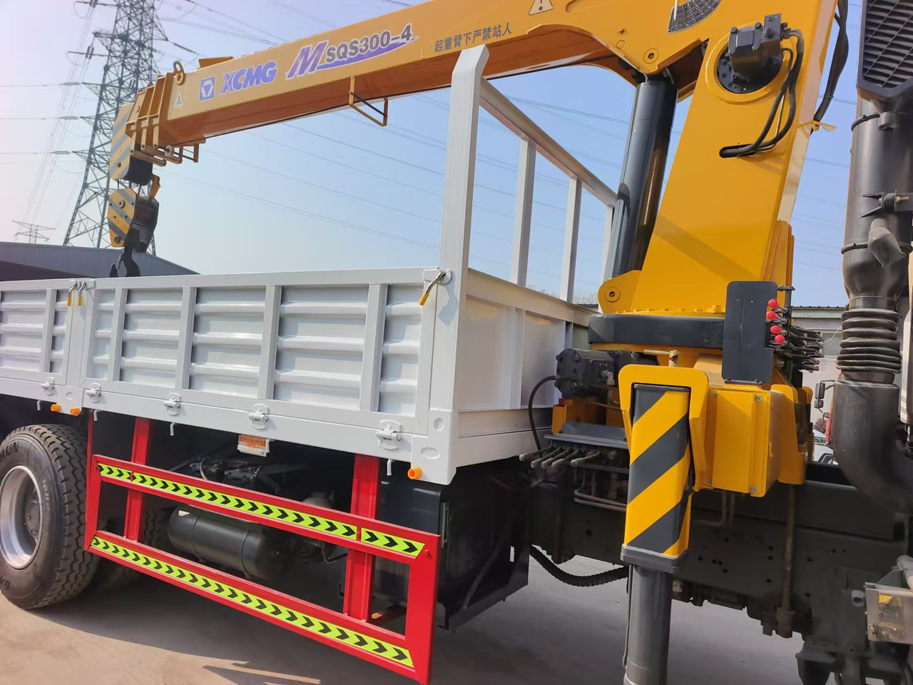 HOWO,XCMG HOWO 375,XCMG  MSQS300-4  12 tons - Tank truck: picture 5 HOWO,XCMG HOWO 375,XCMG  MSQS300-4  12 tons - Tank truck: picture 5