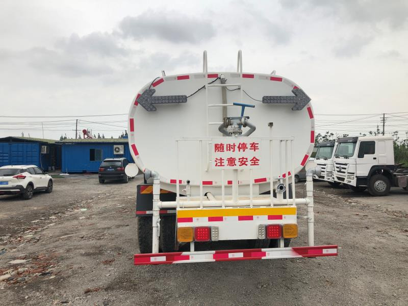 SINOTRUK 20 cubic meters tank - Tank truck: picture 5 SINOTRUK 20 cubic meters tank - Tank truck: picture 5