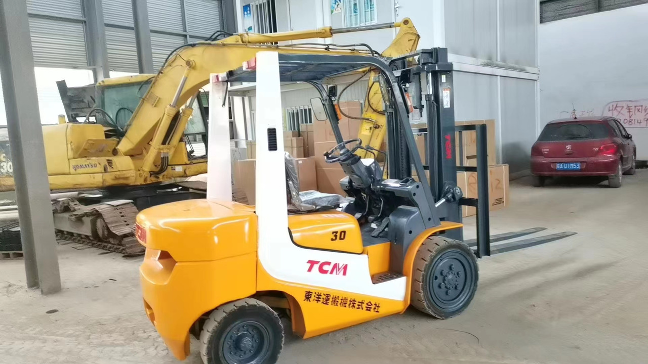 TCM 3 tons 2 stages - Diesel forklift: picture 4 TCM 3 tons 2 stages - Diesel forklift: picture 4