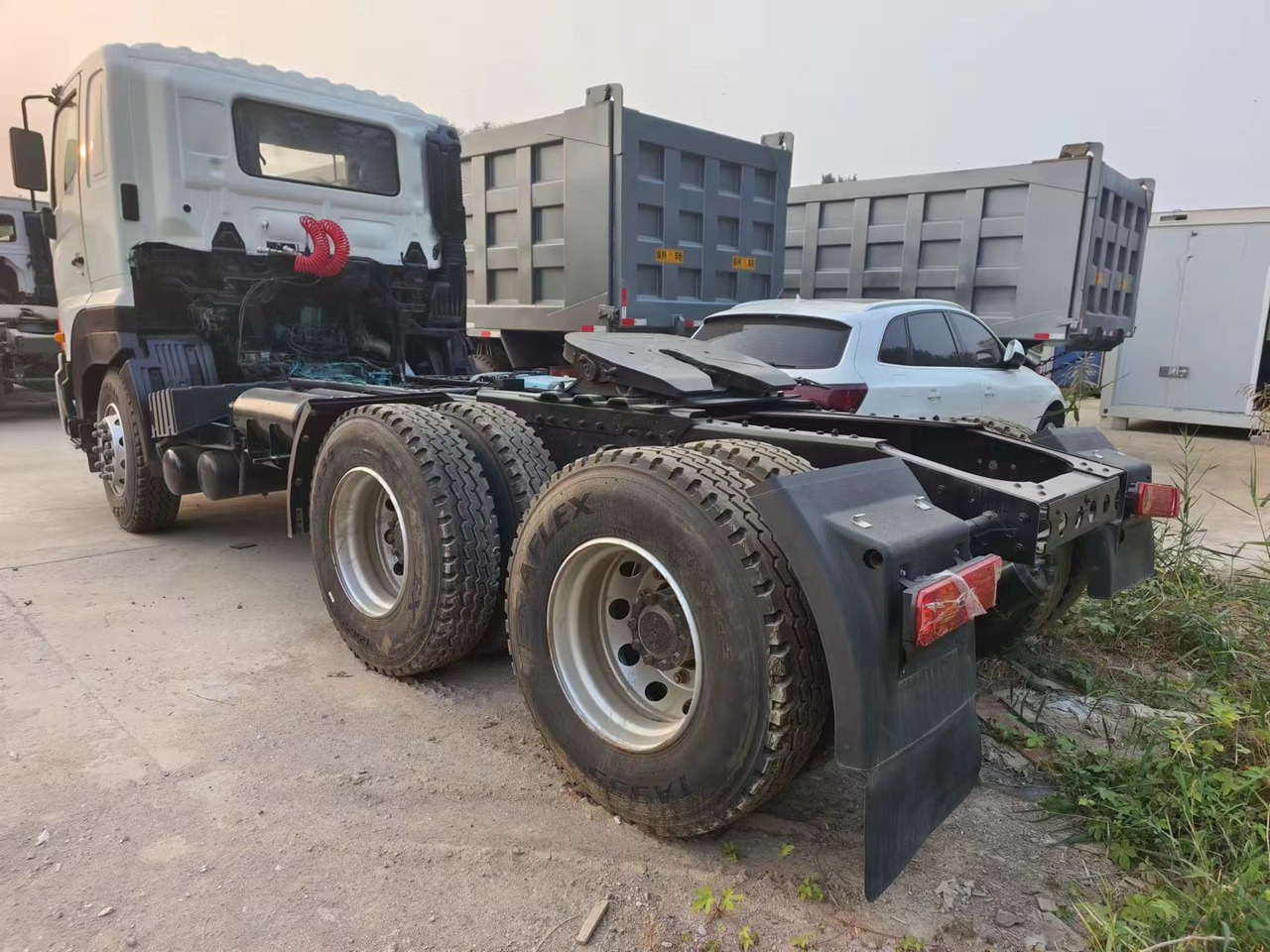 HINO HINO 700,6×4 - Tractor unit: picture 3 HINO HINO 700,6×4 - Tractor unit: picture 3