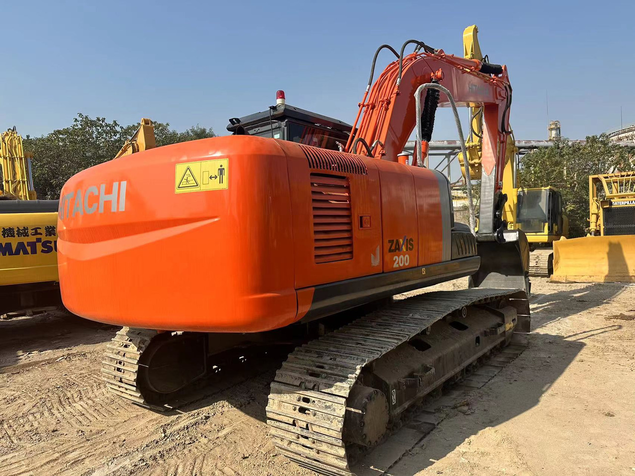CRAWLER EXCAVATOR Original Japan Hitachi ZX200-3 Excavator Hitachi Excavator in Low Price for Hot Sale - Crawler excavator: picture 1 CRAWLER EXCAVATOR Original Japan Hitachi ZX200-3 Excavator Hitachi Excavator in Low Price for Hot Sale - Crawler excavator: picture 1