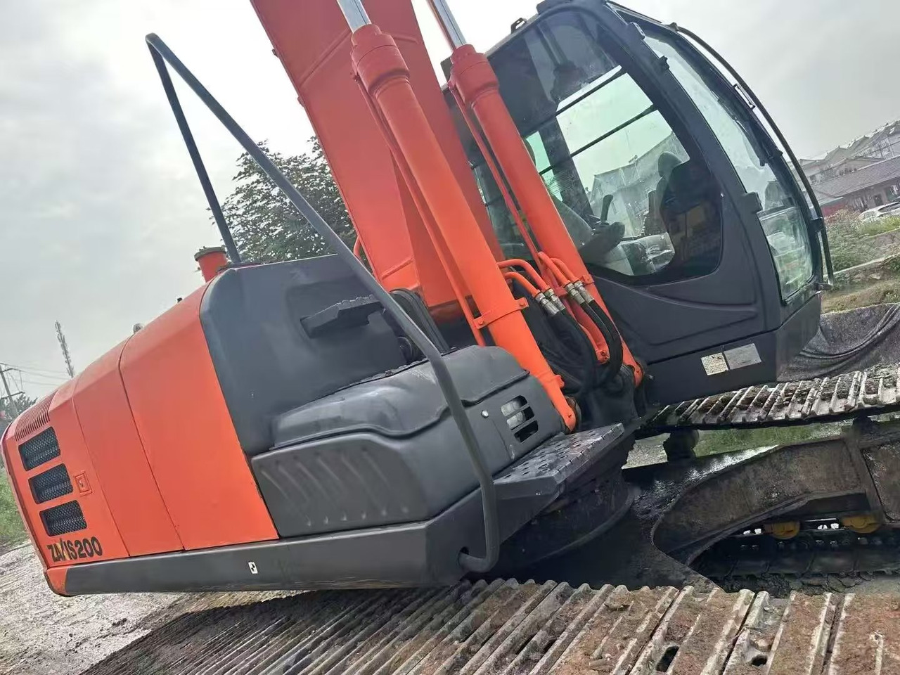 CRAWLER EXCAVATOR Original Japan Hitachi ZX200-5 Excavator Hitachi Excavator in Low Price for Hot Sale - Crawler excavator: picture 5 CRAWLER EXCAVATOR Original Japan Hitachi ZX200-5 Excavator Hitachi Excavator in Low Price for Hot Sale - Crawler excavator: picture 5