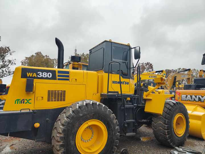 Certified Pre-Owned Komatsu WA380-3 | Heavy-Duty Loader for Mining/ Construction - Price Negotiable! - Backhoe loader: picture 4 Certified Pre-Owned Komatsu WA380-3 | Heavy-Duty Loader for Mining/ Construction - Price Negotiable! - Backhoe loader: picture 4