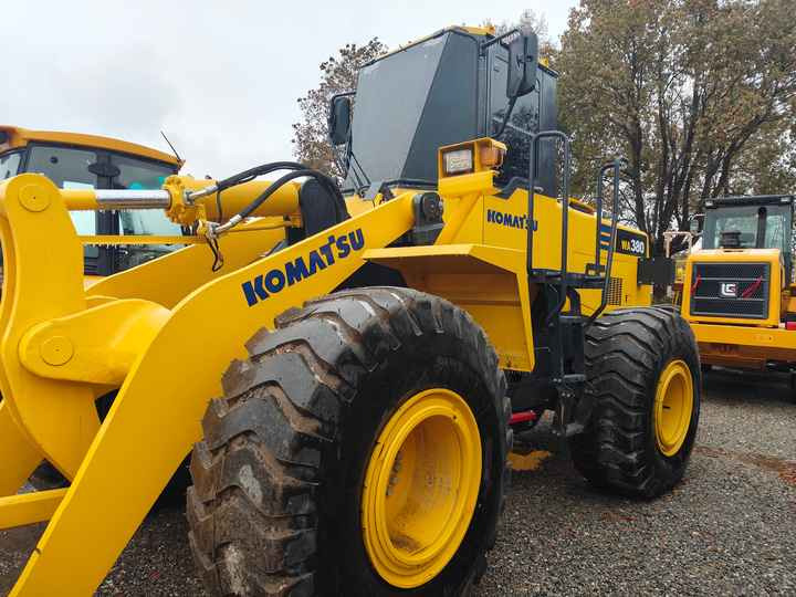 Certified Pre-Owned Komatsu WA380-3 | Heavy-Duty Loader for Mining/ Construction - Price Negotiable! - Backhoe loader: picture 5 Certified Pre-Owned Komatsu WA380-3 | Heavy-Duty Loader for Mining/ Construction - Price Negotiable! - Backhoe loader: picture 5
