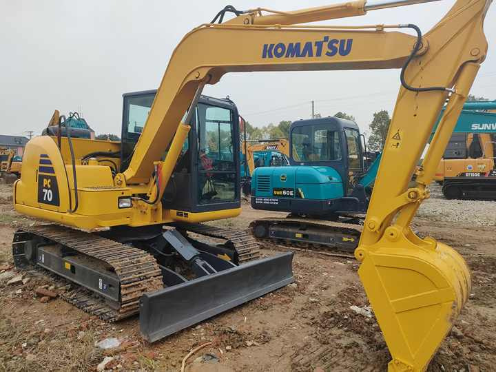 Cheap Used Komatsu PC70-8 Crawler Excavator with High Efficiency Used Heavy Machinery Komatsu PC70-8 Digger Cheap for Sale - Crawler excavator: picture 3 Cheap Used Komatsu PC70-8 Crawler Excavator with High Efficiency Used Heavy Machinery Komatsu PC70-8 Digger Cheap for Sale - Crawler excavator: picture 3