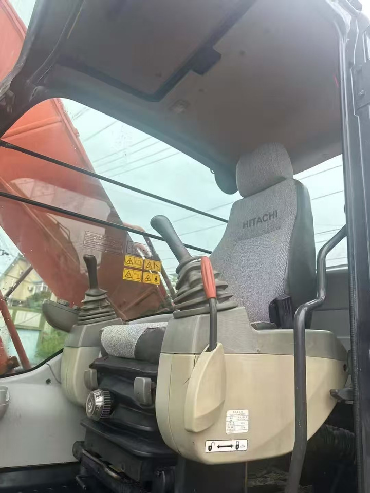 CRAWLER EXCAVATOR Original Japan Hitachi ZX200-5 Excavator Hitachi Excavator in Low Price for Hot Sale - Construction machinery: picture 3 CRAWLER EXCAVATOR Original Japan Hitachi ZX200-5 Excavator Hitachi Excavator in Low Price for Hot Sale - Construction machinery: picture 3