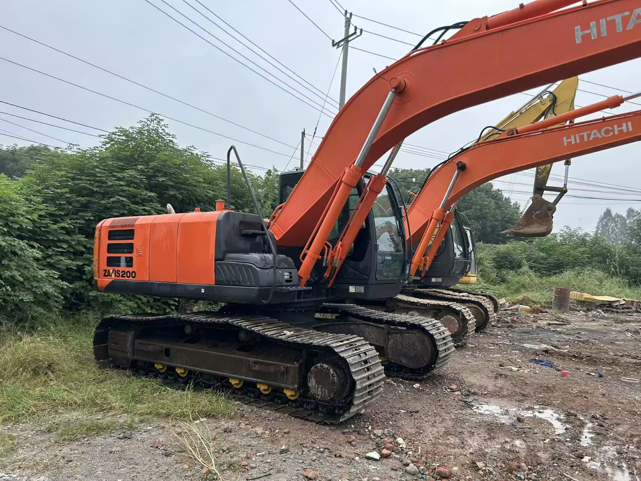 CRAWLER EXCAVATOR Original Japan Hitachi ZX200-5 Excavator Hitachi Excavator in Low Price for Hot Sale - Construction machinery: picture 4 CRAWLER EXCAVATOR Original Japan Hitachi ZX200-5 Excavator Hitachi Excavator in Low Price for Hot Sale - Construction machinery: picture 4