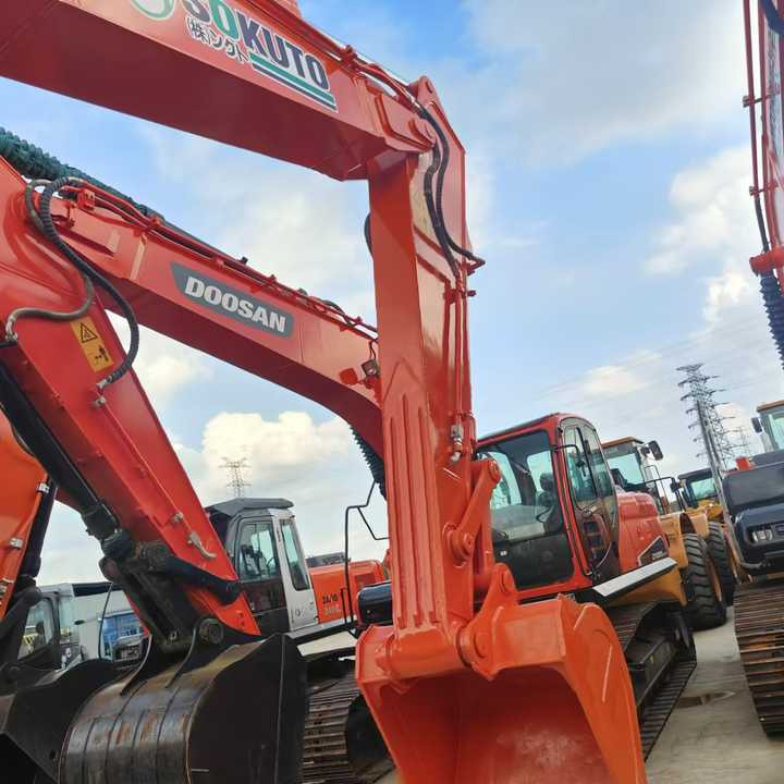 Hitachi Brand Zx210 Crawler Excavator 21tons Digger for Sale Used Hitachi Zx200 210 350 Excavator in Stock on Sale - Crawler excavator: picture 2 Hitachi Brand Zx210 Crawler Excavator 21tons Digger for Sale Used Hitachi Zx200 210 350 Excavator in Stock on Sale - Crawler excavator: picture 2