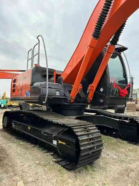 Hitachi Brand Zx210 Crawler Excavator 21tons Digger for Sale Used Hitachi Zx200 210 350 Excavator in Stock on Sale - Crawler excavator: picture 4 Hitachi Brand Zx210 Crawler Excavator 21tons Digger for Sale Used Hitachi Zx200 210 350 Excavator in Stock on Sale - Crawler excavator: picture 4