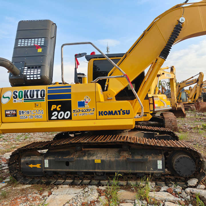 Komatsu PC 200 - Crawler excavator: picture 1 Komatsu PC 200 - Crawler excavator: picture 1