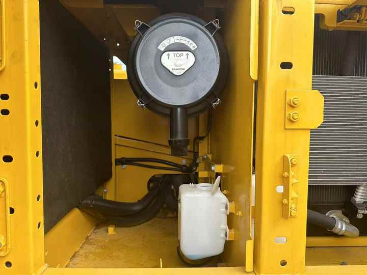 Second Hand  Komatsu PC210-8 Excavator 21 Ton Crawler Excavator Japan Brand Low Price with Good Quality for SALE - Crawler excavator: picture 5 Second Hand  Komatsu PC210-8 Excavator 21 Ton Crawler Excavator Japan Brand Low Price with Good Quality for SALE - Crawler excavator: picture 5