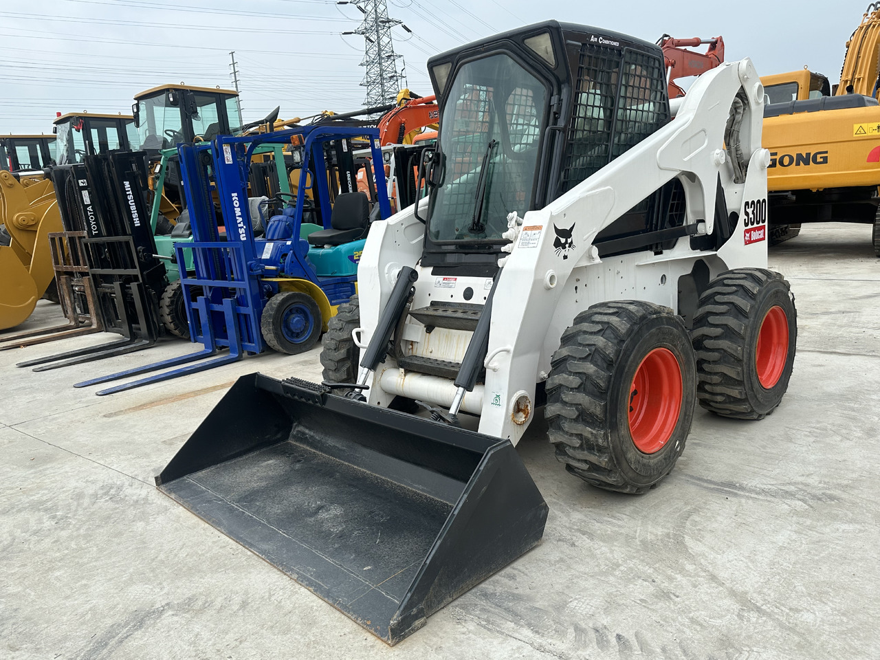 Second hand Hot sale skid-steers Bobcat S300 - Skid steer loader: picture 1 Second hand Hot sale skid-steers Bobcat S300 - Skid steer loader: picture 1