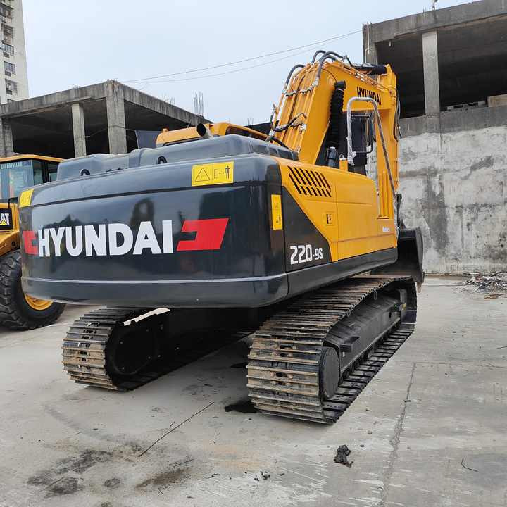 South Korea Low Price Hyundai 220lc-9s Excavator Hyundai 22ton Excavator Hot Sale - Crawler excavator: picture 3 South Korea Low Price Hyundai 220lc-9s Excavator Hyundai 22ton Excavator Hot Sale - Crawler excavator: picture 3