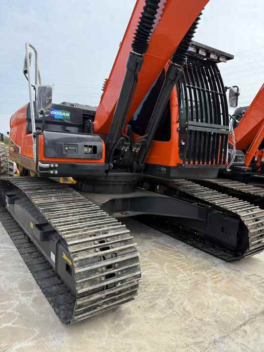 Used Doosan DX225LC-9T Cheap Excavator Digger Doosan Construction Machinery - Crawler excavator: picture 3 Used Doosan DX225LC-9T Cheap Excavator Digger Doosan Construction Machinery - Crawler excavator: picture 3