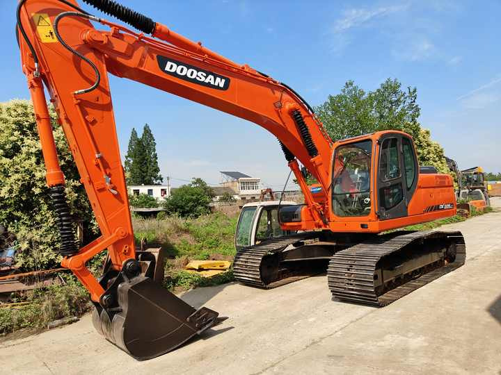 Used Doosan DX225LC Excavator | Low Hours | Heavy Duty | Global Shipping | Well-Maintained - Excavator: picture 5 Used Doosan DX225LC Excavator | Low Hours | Heavy Duty | Global Shipping | Well-Maintained - Excavator: picture 5