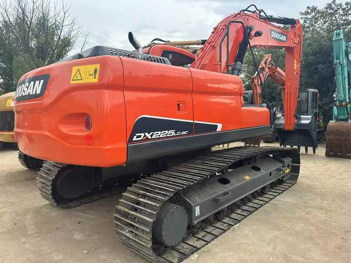 Used Excavator Doosan DX225LC-9 Excavators Mini Equipment Earth Moving Machinery Doosan Digger Excavator for Sale - Crawler excavator: picture 2 Used Excavator Doosan DX225LC-9 Excavators Mini Equipment Earth Moving Machinery Doosan Digger Excavator for Sale - Crawler excavator: picture 2