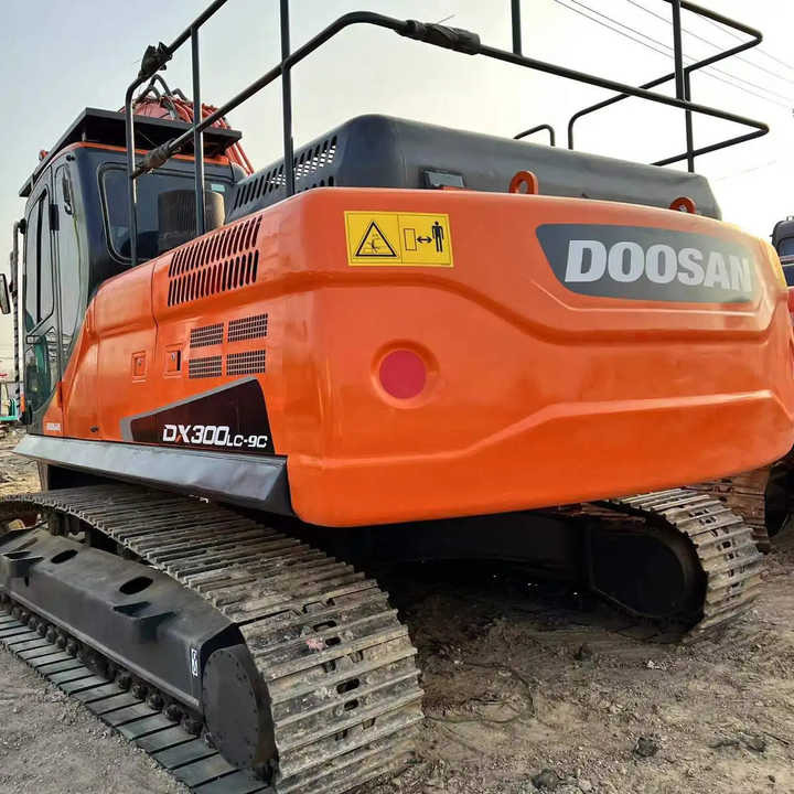 Used Excavator Doosan DX300 Excavators Mini Equipment Earth Moving Machinery Doosan Digger Excavator for Sale - Crawler excavator: picture 4 Used Excavator Doosan DX300 Excavators Mini Equipment Earth Moving Machinery Doosan Digger Excavator for Sale - Crawler excavator: picture 4