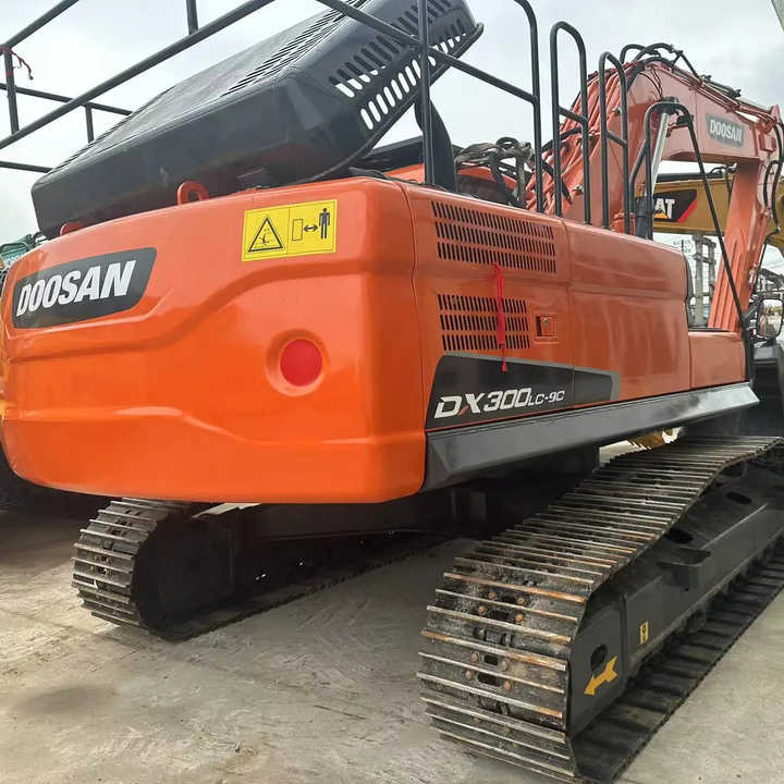 Used Excavator Doosan DX300 Excavators Mini Equipment Earth Moving Machinery Doosan Digger Excavator for Sale - Crawler excavator: picture 2 Used Excavator Doosan DX300 Excavators Mini Equipment Earth Moving Machinery Doosan Digger Excavator for Sale - Crawler excavator: picture 2