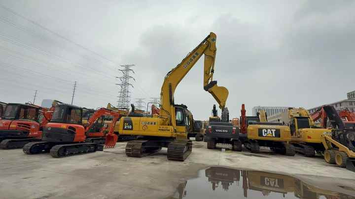 Used Good Quality Japan Original PC210-8 in Good Condition PC210-8 Komatsu - Crawler excavator: picture 4 Used Good Quality Japan Original PC210-8 in Good Condition PC210-8 Komatsu - Crawler excavator: picture 4