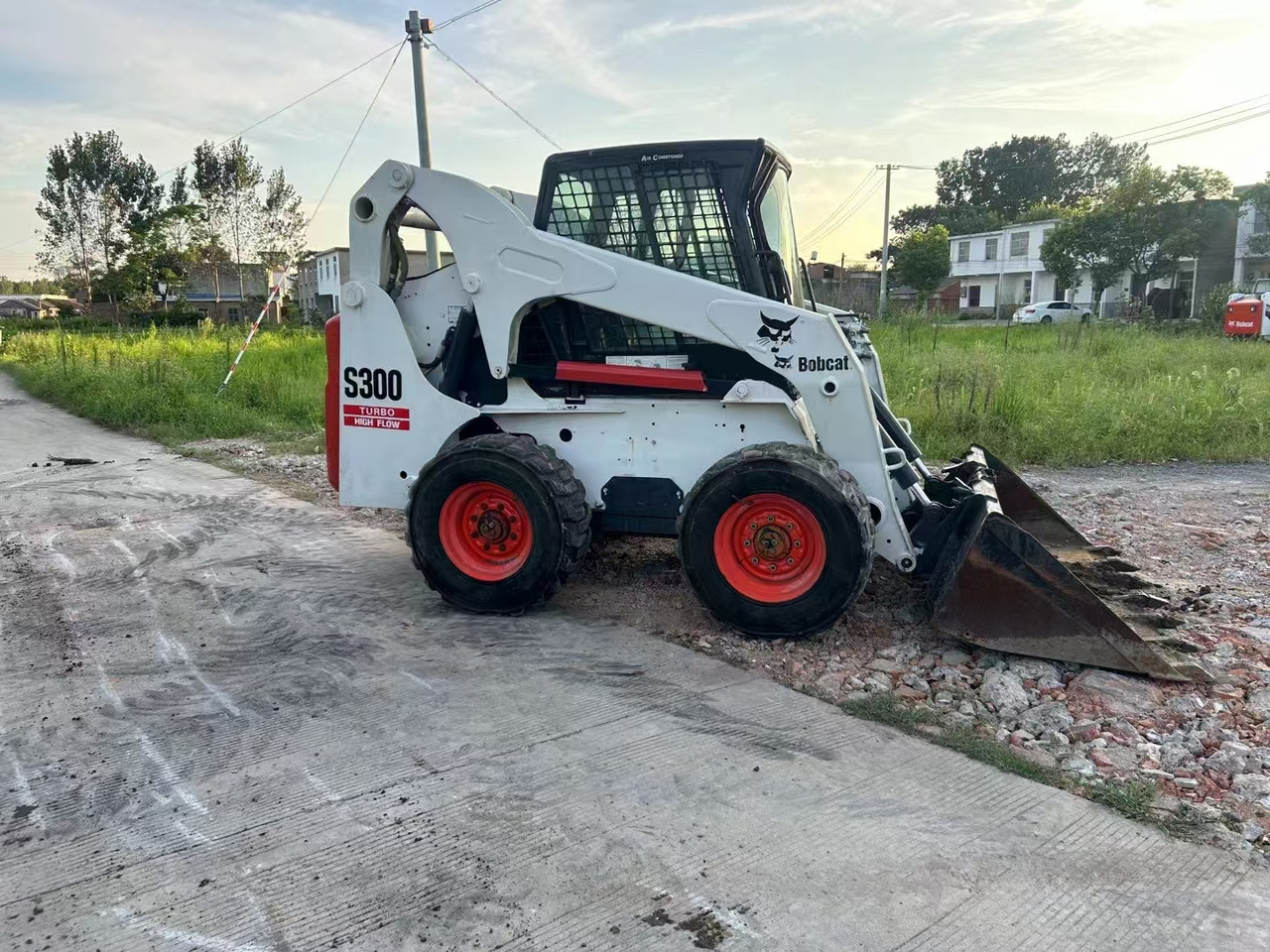 BOBCAT S300 - Skid steer loader: picture 2 BOBCAT S300 - Skid steer loader: picture 2