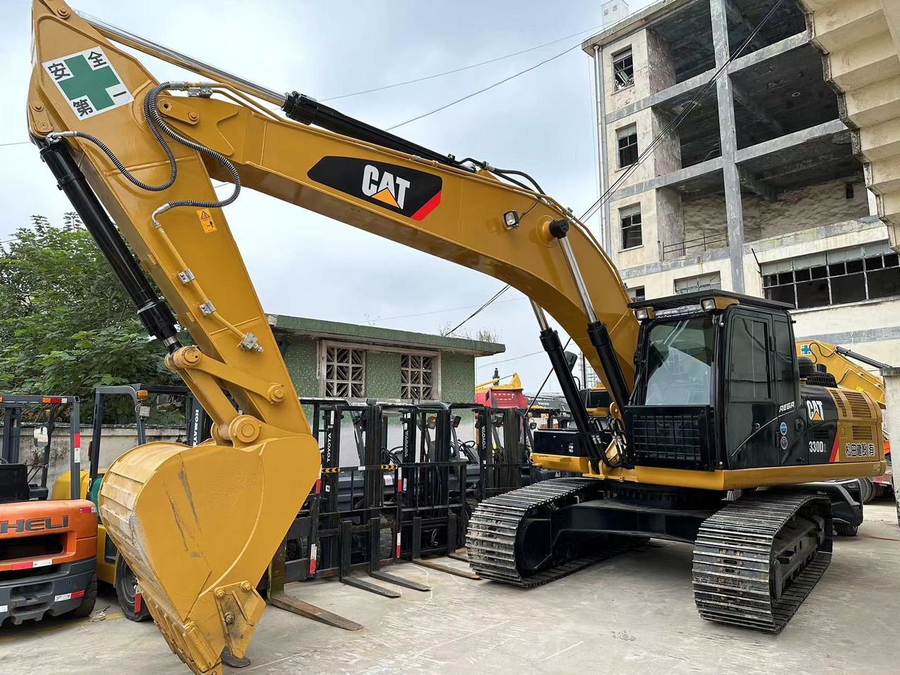 CATERPILLAR 330D2 - Excavator: picture 2 CATERPILLAR 330D2 - Excavator: picture 2