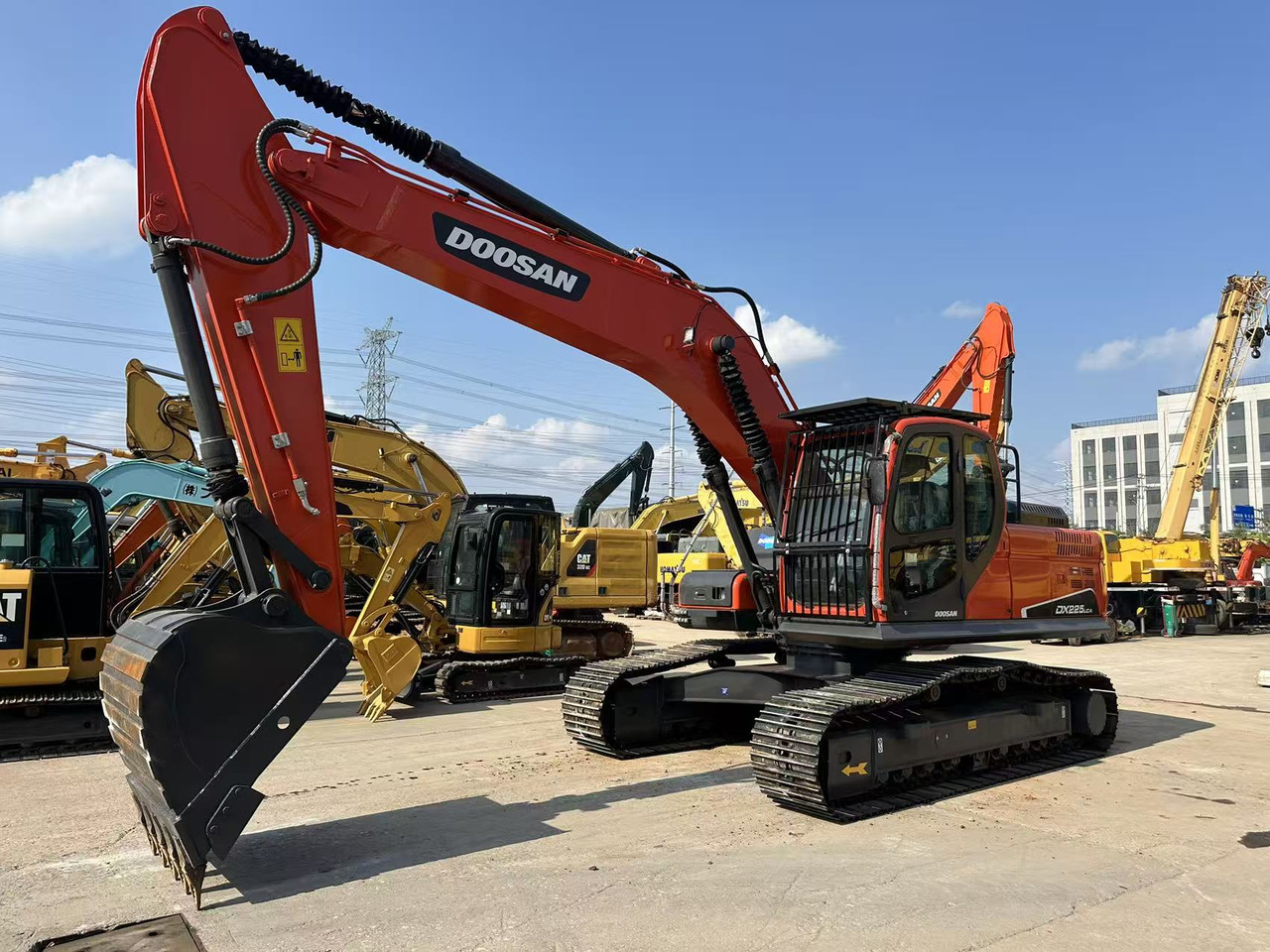 DOOSAN DX225LCA - Crawler excavator: picture 1 DOOSAN DX225LCA - Crawler excavator: picture 1