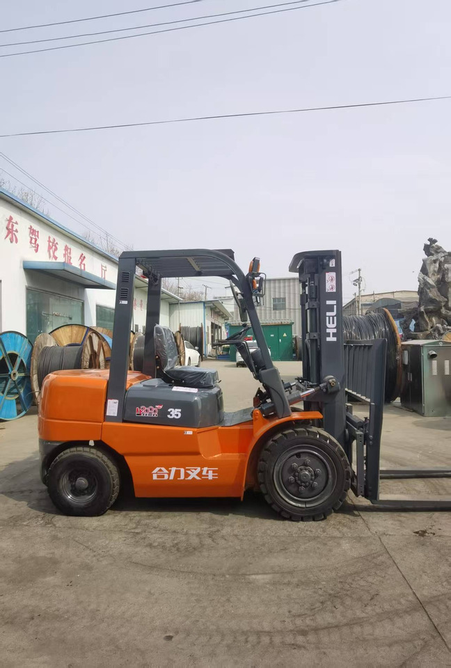 HELI 3.5-ton - Diesel forklift: picture 1 HELI 3.5-ton - Diesel forklift: picture 1