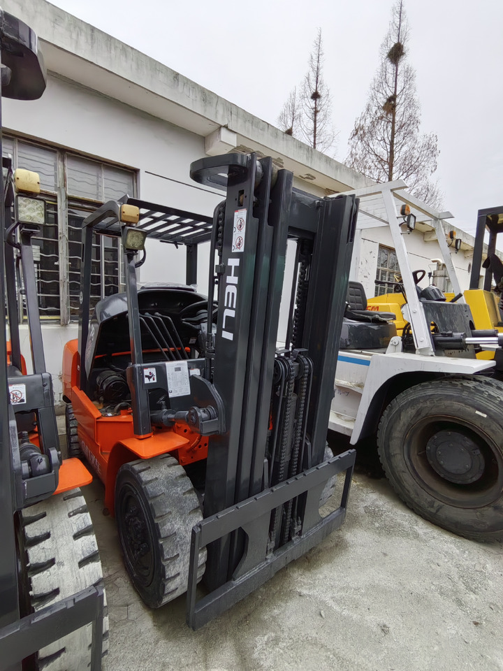 HELI 35 - Diesel forklift: picture 3 HELI 35 - Diesel forklift: picture 3