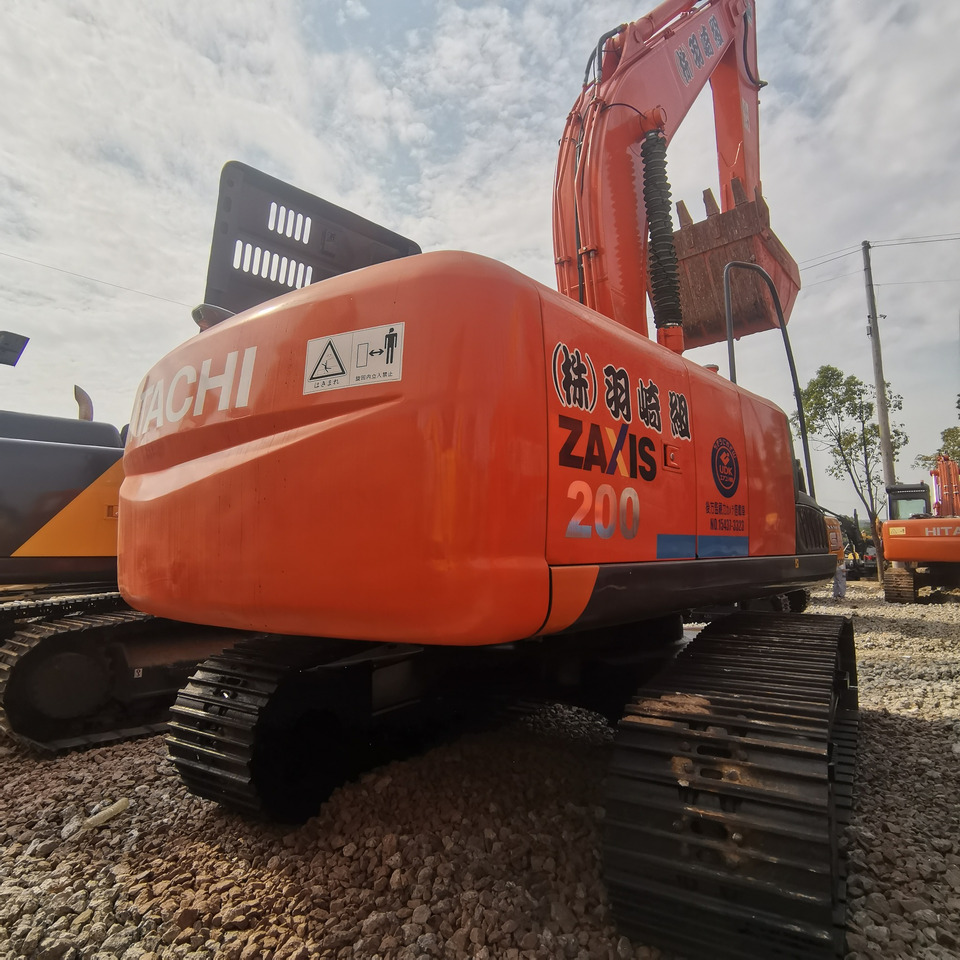 HITACHI ZX200-3 - Crawler excavator: picture 3 HITACHI ZX200-3 - Crawler excavator: picture 3