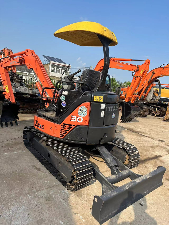 HITACHI ZX30 - Crawler excavator: picture 4 HITACHI ZX30 - Crawler excavator: picture 4