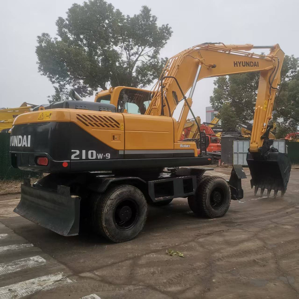 HYUNDAI R210W-9 - Wheel excavator: picture 2 HYUNDAI R210W-9 - Wheel excavator: picture 2