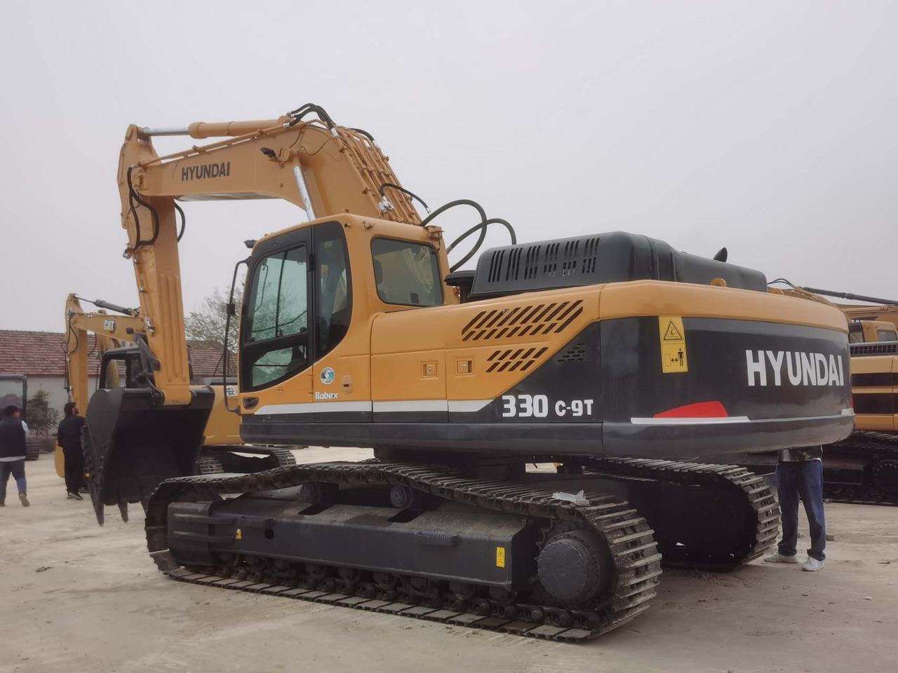 HYUNDAI R330LC-9T - Crawler excavator: picture 1 HYUNDAI R330LC-9T - Crawler excavator: picture 1