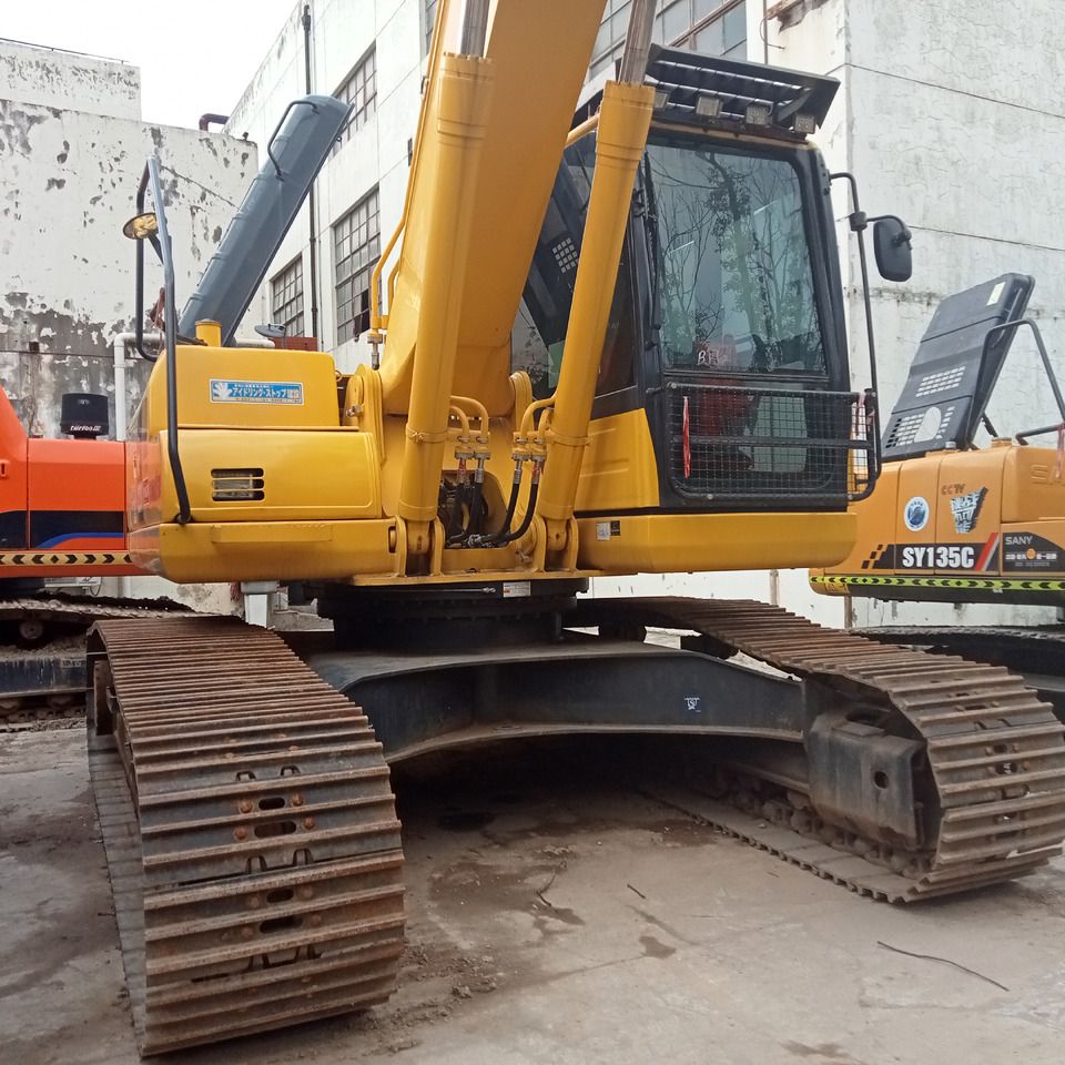 KOMATSU PC220-8 - Excavator: picture 3 KOMATSU PC220-8 - Excavator: picture 3