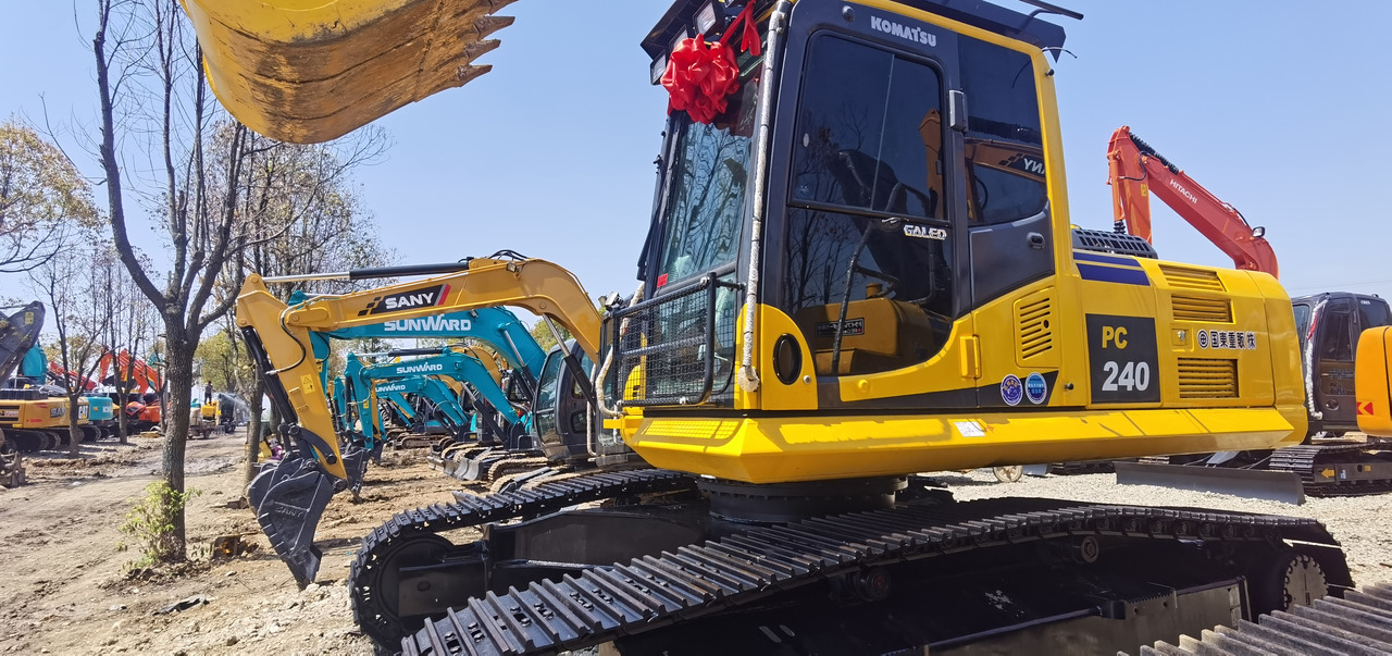 KOMATSU PC240-8 - Crawler excavator: picture 2 KOMATSU PC240-8 - Crawler excavator: picture 2