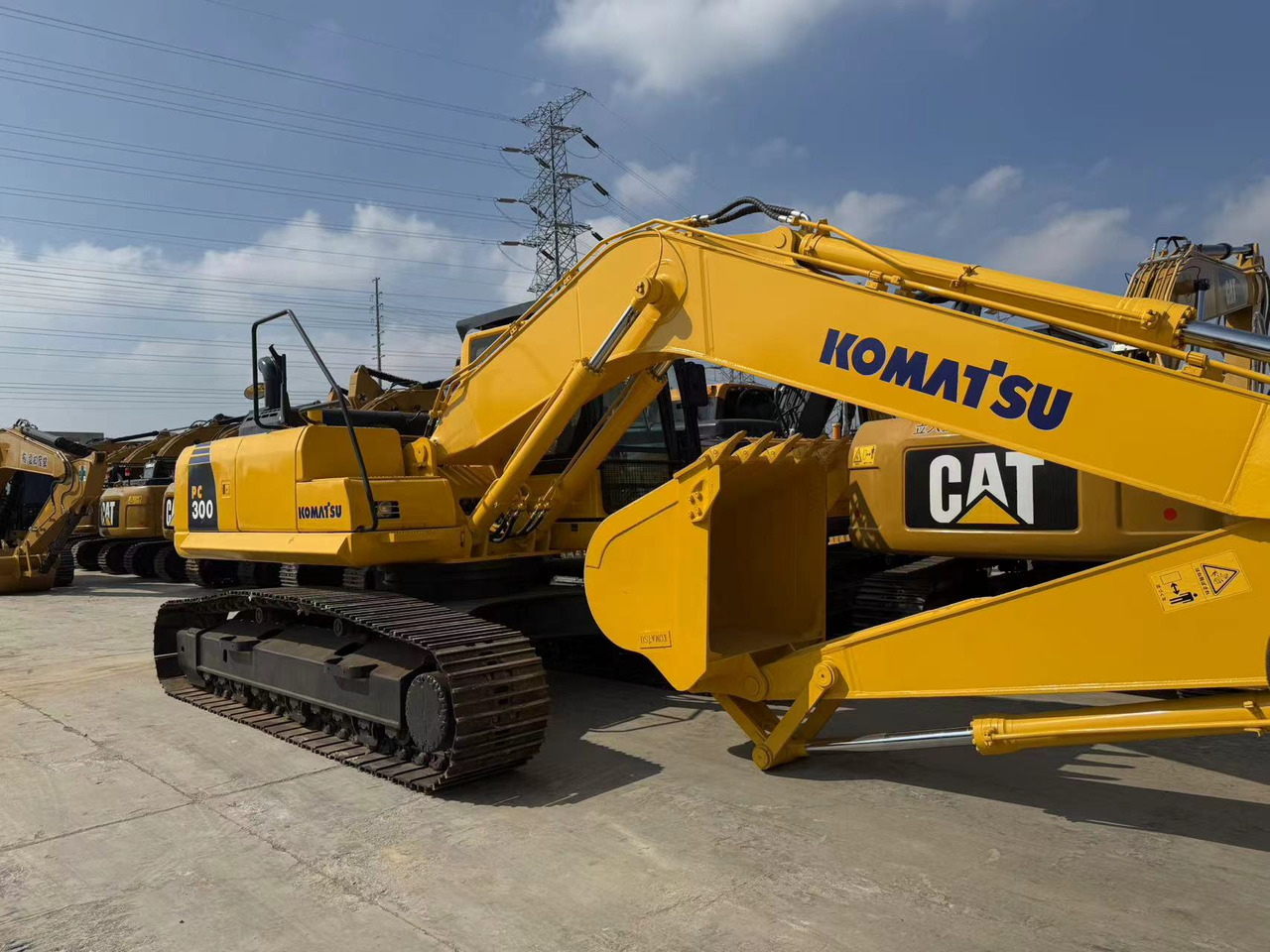 KOMATSU PC300-8 - Crawler excavator: picture 1 KOMATSU PC300-8 - Crawler excavator: picture 1