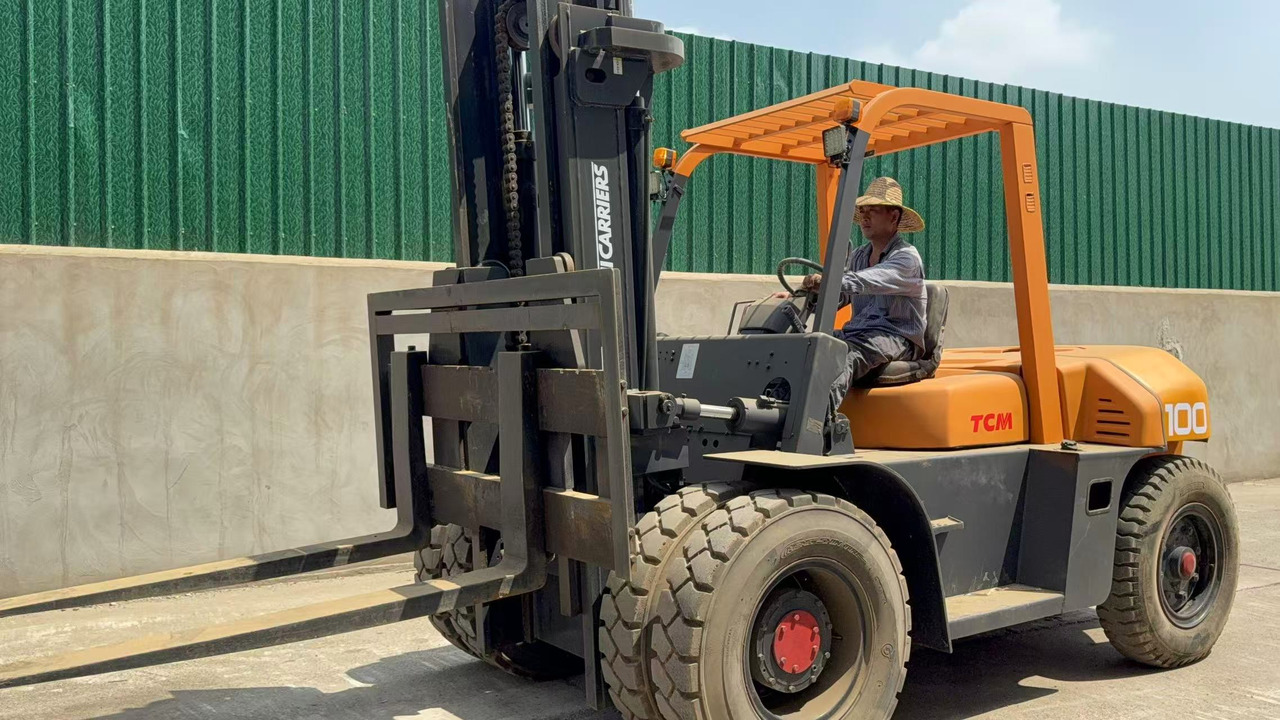 TCM FD100 - Diesel forklift: picture 2 TCM FD100 - Diesel forklift: picture 2