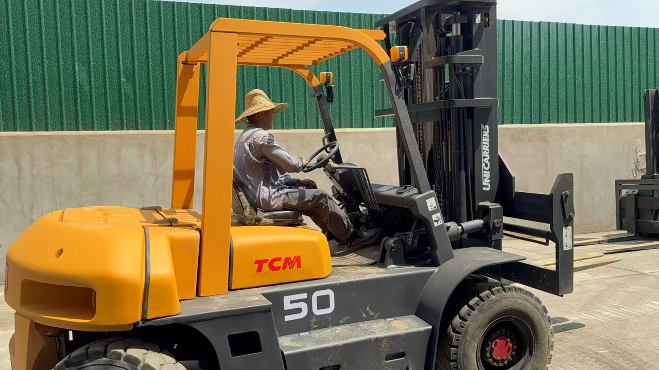 TCM FD50 - Diesel forklift: picture 3 TCM FD50 - Diesel forklift: picture 3