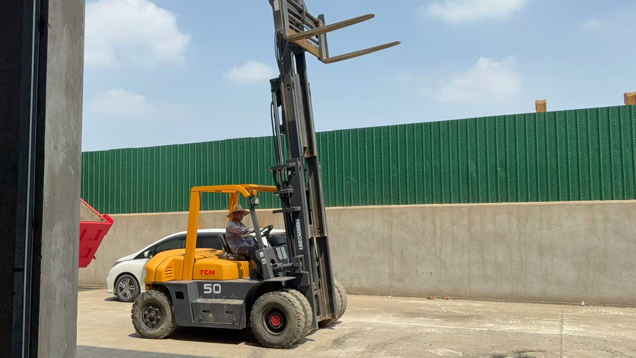 TCM FD50 - Diesel forklift: picture 1 TCM FD50 - Diesel forklift: picture 1
