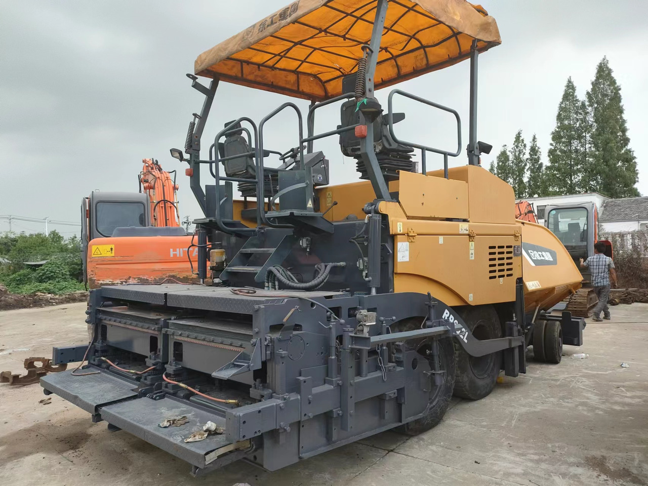 XCMG RP602 - Asphalt paver: picture 2 XCMG RP602 - Asphalt paver: picture 2
