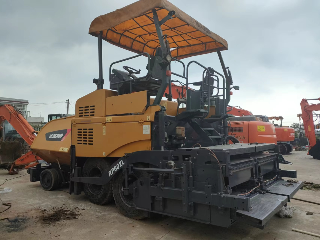 XCMG RP602 - Asphalt paver: picture 1 XCMG RP602 - Asphalt paver: picture 1