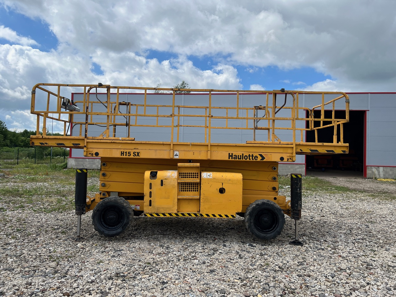 HAULOTTE H15SX - Scissor lift: picture 1 HAULOTTE H15SX - Scissor lift: picture 1